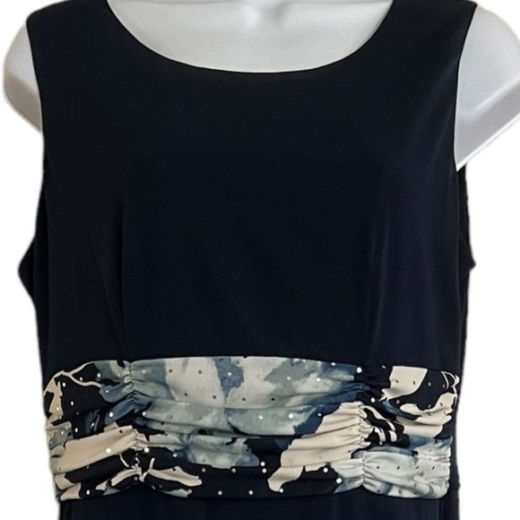 Jessica Howard | Floral Waist Detail | Fit and Flare Dress - Picture 2 of 6